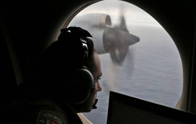 2014년 3월 바다로 추락한 것으로 추정되는 말레이시아항공 370기에 대한 인도양 수색이 여러나라가 참가한 가운데 사고 직후에 실시되었다. 사진은 해면을 스캔하고 있는 호주 공군기 모습/AP=뉴시스