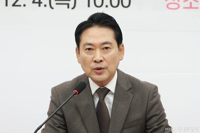 [서울=뉴시스] 고승민 기자 = 장동혁 국민의힘 대표가 4일 서울 여의도 국회에서 열린 제18차 전국위원회에서 발언하고 있다. 2025.12.04. kkssmm99@newsis.com /사진=고승민