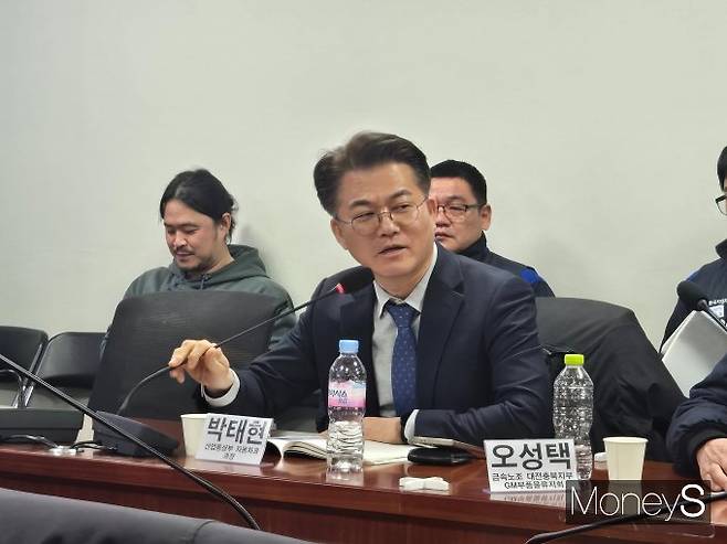 4일 여의도 국회의원회관에서 열린 토론회에서 발언하고 있는 박태현 산업통상부 자동차과 과장의 모습. /사진=김이재 기자