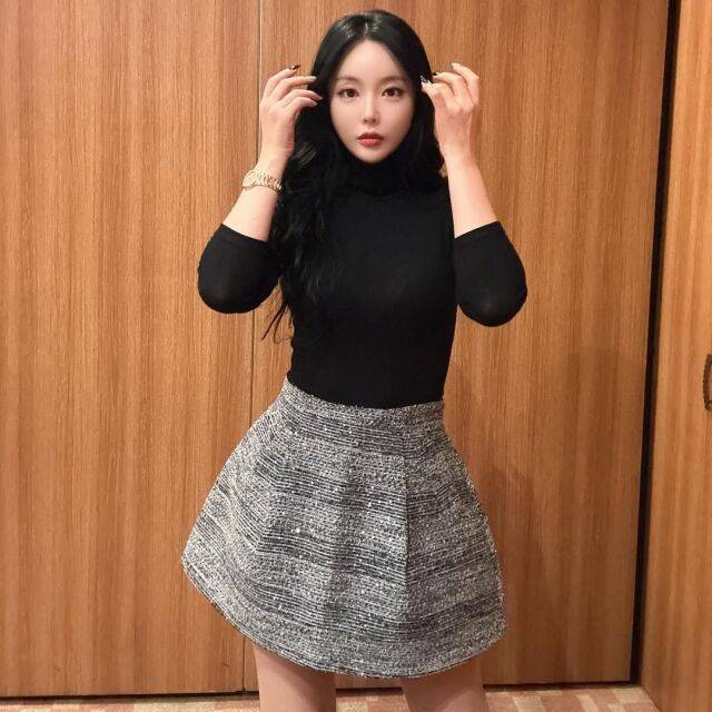 홍진영이 인형같은 비주얼로 시선을 사로잡았다. / 홍진영 인스타그램