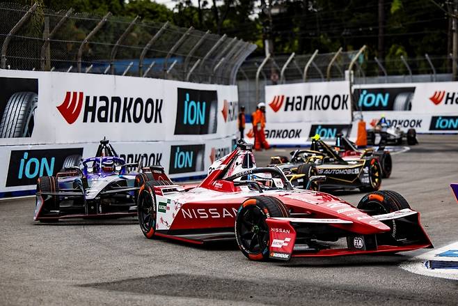 포뮬러 E 시즌 11 2025 상파울루 E-Prix 경기 장면 [한국타이어앤테크놀로지 제공]