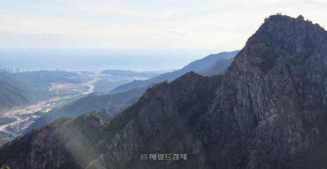 권금성에서 바라본 동해