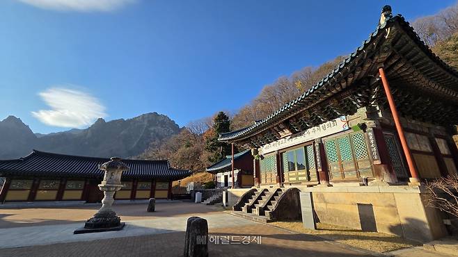 신흥사 극락보전