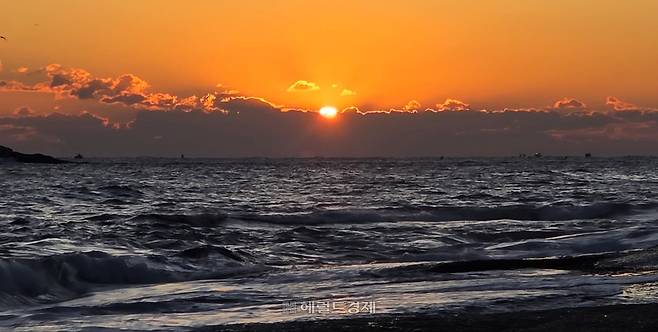 속초 앞바다 일출