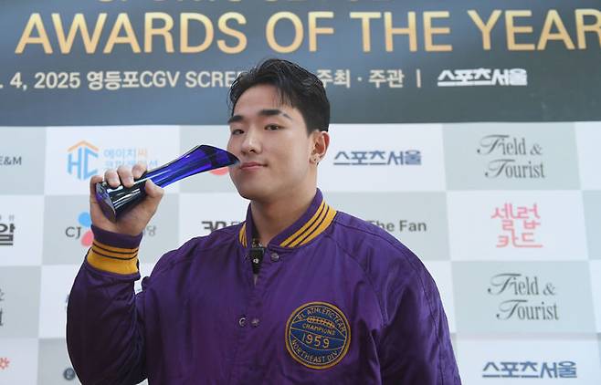[서울=뉴시스] 스포츠서울 올해의 신인으로 선정된 KT 위즈 안현민. (사진=스포츠서울 제공) 2025.12.04.  *재판매 및 DB 금지