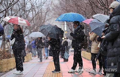 서울 올겨울 첫눈 [연합뉴스 제공]
