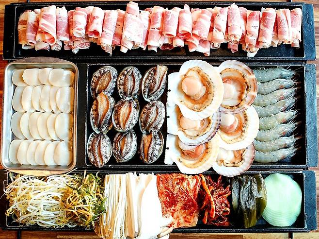 보령의 겨울 대표 먹거리 중 하나인 삼합.