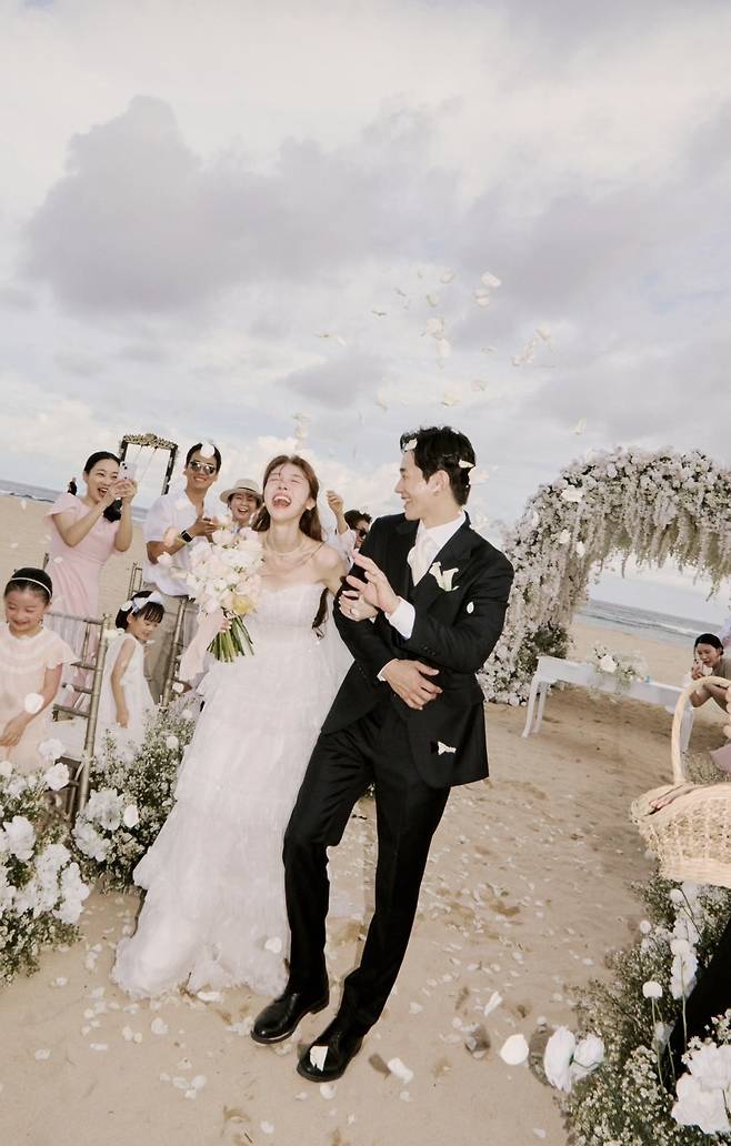 온주완♥방민아 웨딩사진. 온주완 SNS