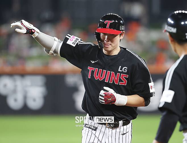 ▲ 정상적인 일정이라면 2026년 시즌 뒤 생애 첫 FA 자격을 획득할 예정인 홍창기 ⓒ곽혜미 기자