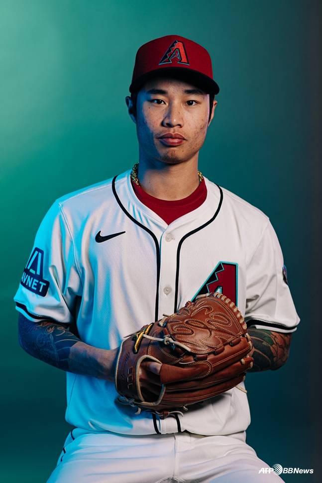 2024시즌 애리조나 소속으로 프로필 사진을 촬영한 린위민. /AFPBBNews=뉴스1