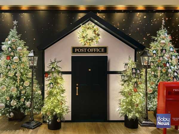 전 지점 글래드 호텔이 지점별 이색적인 인증샷을 찍을 수 있는 '글래드 크리스마스 포토존' 선보여. ⓒ글래드 호텔