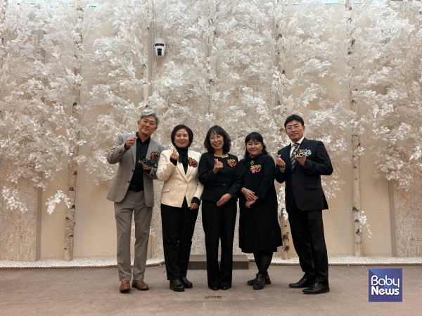 사단법인 서울특별시민간어린이집연합회 임원진들이 기념촬영을 하고 있다. ⓒ사단법인 서울특별시민간어린이집연합회