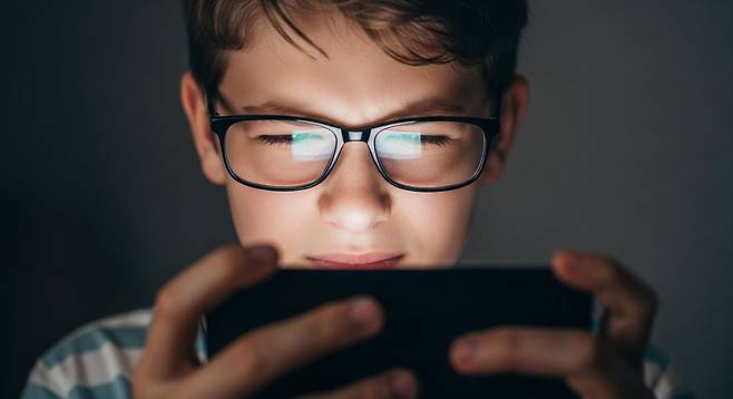 청소년 근시 비율이 증가하고 있다｜출처: Gemini 생성