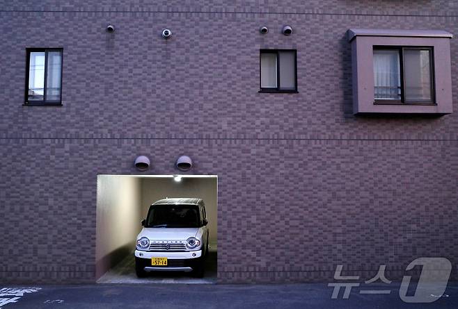 일본 홋카이도 삿포로의 한 주택가에 경차가 주차돼 있다. 2019.9.21 ⓒ 로이터=뉴스1 ⓒ News1 강민경 기자
