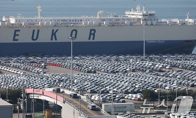 4일 경기 평택시 포승읍 평택항에 수출용 차량이 세워져 있다(자료사진). 2025.12.4/뉴스1 ⓒ News1 김영운 기자