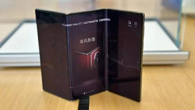 중국 선전시 한 매장에 전시된 화웨이 메이트XT (사진=씨넷)