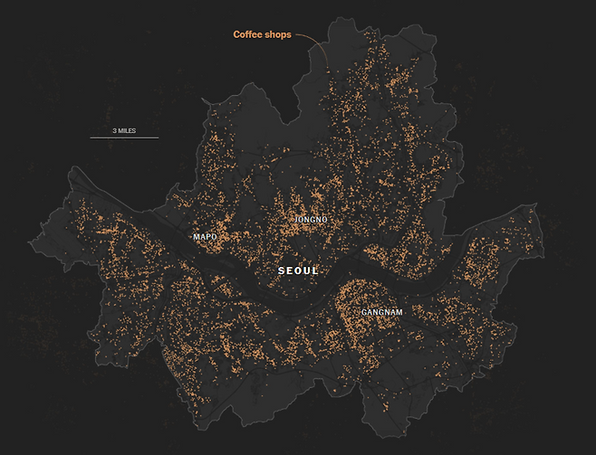 서울에 문을 연 1만여개의 카페들을 주황색으로 표기한 지도. 종로와 마포, 강남에 카페가 몰려 있는 게 보인다. /자료=한국지역정보개발원, 사진=뉴욕타임스