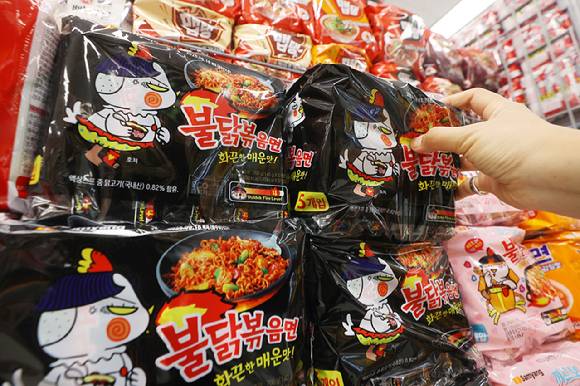 삼양식품의 글로벌 인기 제품 '불닭볶음면'. [사진=연합뉴스]