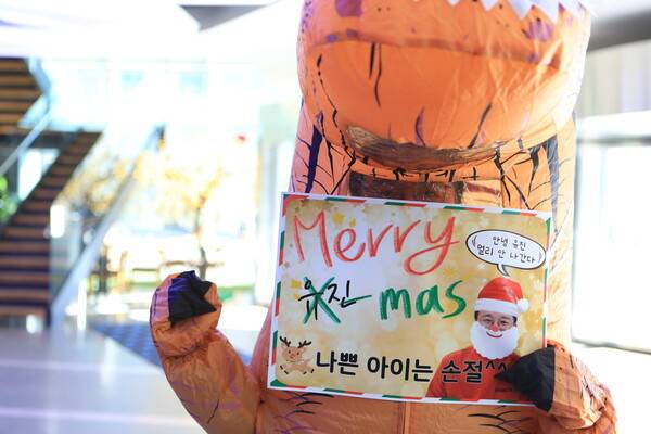 ▲전국언론노동조합 YTN지부가 5일 YTN 사옥에서 법원의 유진그룹에 대한 최대주주 변경승인 처분 취소 판결을 환영하며, 방송미디어통신위원회에 YTN 공적 소유구조 복원을 촉구하는 결의대회를 열었다. 사진=YTN지부 제공