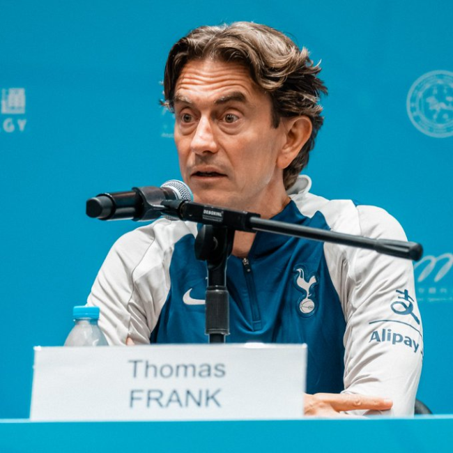 프랭크 토마스 감독. 사진=토트넘 SNS