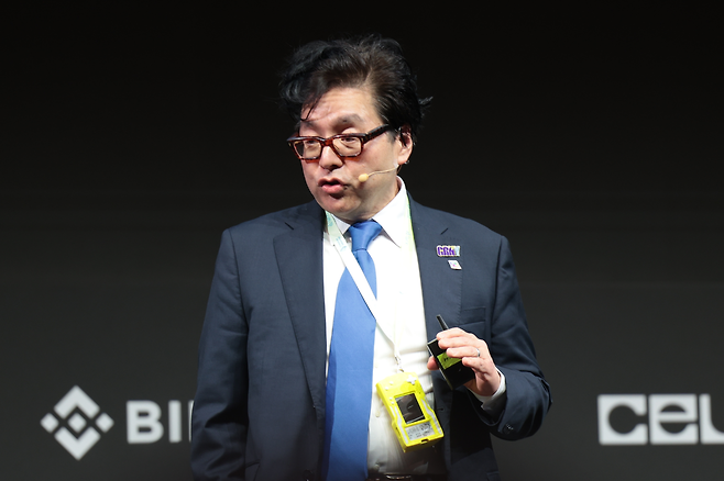 톰 리 비트마인이머전테크놀러지스 회장이 ‘디지털자산 슈퍼사이클은 여전하다’를 주제로 기조연설을 하고 있다. [사진=유동현 기자]