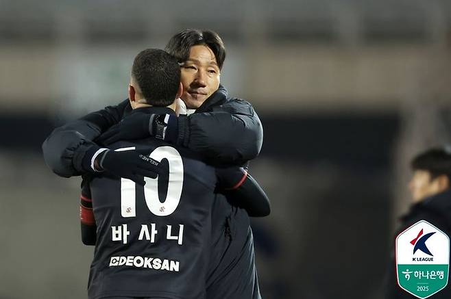 [서울=뉴시스] 프로축구 K리그2 부천FC1995 이영민 감독. (사진=한국프로축구연맹 제공) *재판매 및 DB 금지