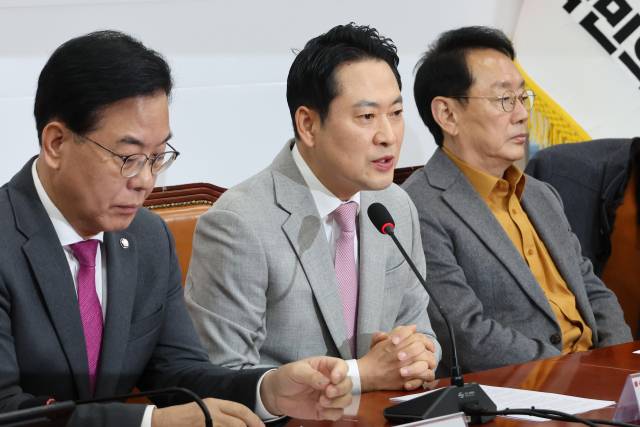 ▲국민의힘 장동혁 대표가 5일 서울 여의도 국회에서 열린 '혼용무도(昏庸無道·어리석고 무능한 군주가 세상을 어지럽힌다)' 이재명 정권 6개월 국정평가 회의에서 발언하고 있다. ⓒ연합뉴스