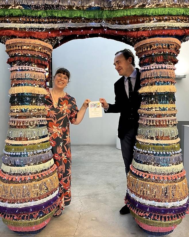 조아나 바스콘셀루스와&nbsp;줄리앙 드 보마셰 드 로칠드. 인스타그램