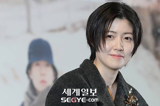 배우 심은경이 지난 2일 서울 용산구 CGV용산아이파크몰에서 열린 영화 '여행과 나날' 언론 시사회 및 기자 간담회에 참석해 포즈를 취하고 있다. 한윤종 기자