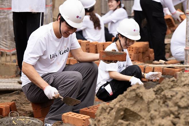 LG전자 라이프스굿 봉사단 미얀마 봉사 활동. LG전자 제공