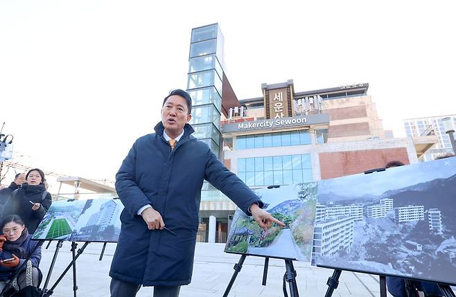 12월4일 오세훈 서울시장이 종로구 세운상가에서 세운지구 재개발 관련 백브리핑을 하고 있다. ⓒ공동취재