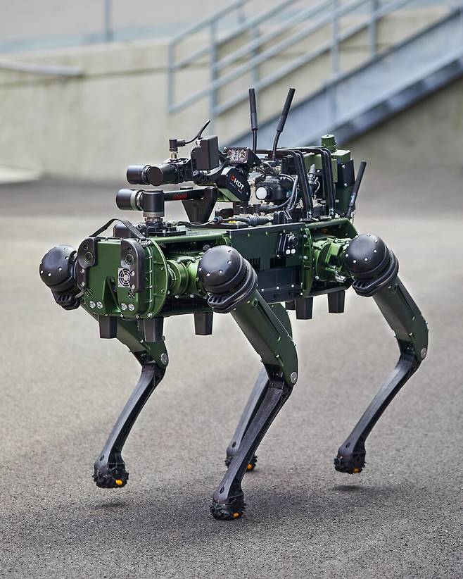 방위사업청 '방산혁신기업 100'에 선정된 ㈜케이알엠의 4족 로봇 ⓒ구미시 제공