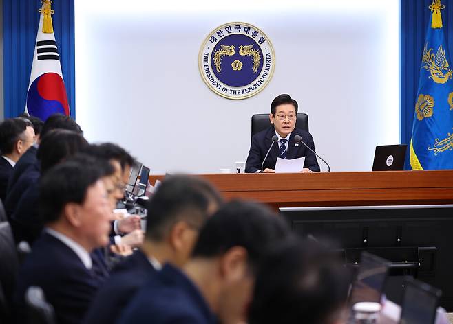 이재명 대통령이 4일 용산 대통령실에서 열린 수석보좌관회의에서 발언하고 있다. ⓒ연합뉴스