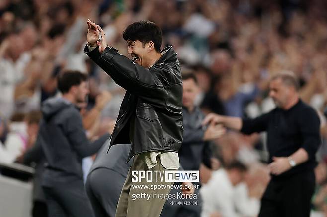 ▲ 박수, 환영, 눈물, 그리고 마지막 인사. 토트넘 홋스퍼 스타디움은 이제 손흥민이 남긴 10년의 기록을 공식적으로 완성할 준비를 마쳤다. 손흥민도 곧 런던에서 보자고 인사했다.