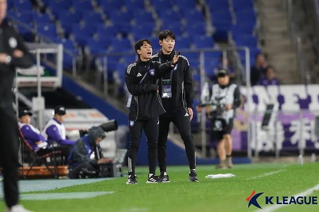 박주영(왼쪽) 울산 HD 코치. /사진=한국프로축구연맹 제공