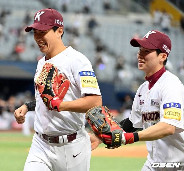 2021시즌 송성문(왼쪽)과 김혜성의 모습.