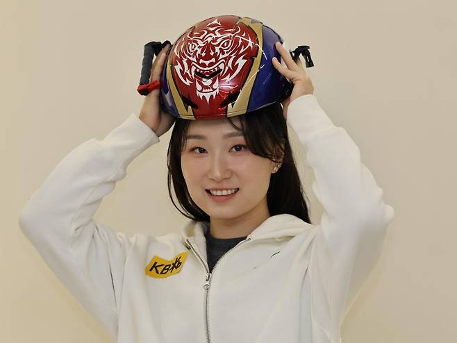 쇼트트랙 대표팀 주장 최민정 (서울=연합뉴스) 서명곤 기자 = 쇼트트랙 국가대표 최민정이 4일 서울 강남구 올댓스포츠 사옥에서 연합뉴스와 인터뷰를 앞두고 포즈를 취하고 있다. 2025.12.4. seephoto@yna.co.kr