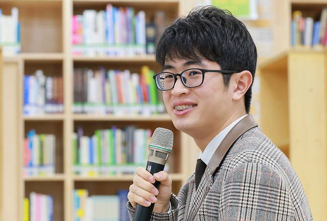 인터뷰하는 '수능 만점' 이하진 학생 [전북교육청 제공. 재판매 및 DB 금지]