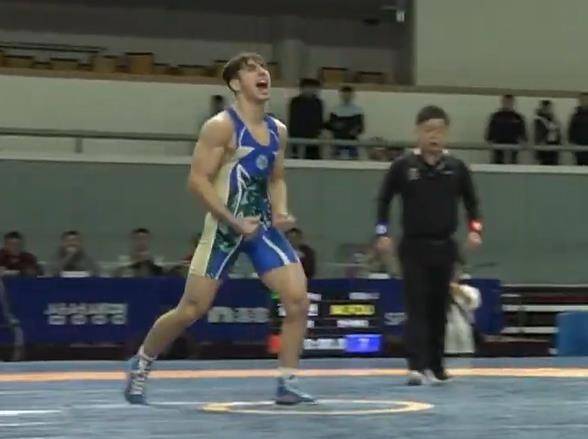 레슬링 기대주 모아이즈 레슬링 푸다 모아이즈 아흐메드가 11월 26일 강원도 태백시 고원체육관에서 열린 2026년 레슬링 국가대표 1차 선발대회 남자 그레코로만형 60㎏급 준결승에서 승리한 뒤 환호하고 있다. [대한레슬링협회 유튜브 채널 캡처. 재배포 및 DB 금지]