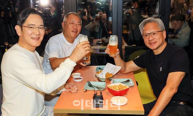 젠슨 황 엔비디아 CEO와 이재용 삼성전자 회장, 정의선 현대차그룹 회장 등이 지난 10월 31일 만난 이른바 ‘깐부 회동’. (사진=연합뉴스)