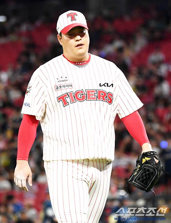 27일 광주 기아챔피언스필드에서 열린 KIA 타이거즈와 NC 다이노스의 경기. KIA 조상우가 숨을 고르고 있다. 광주=박재만 기자 pjm@sportschosun.com/2025.09.27/