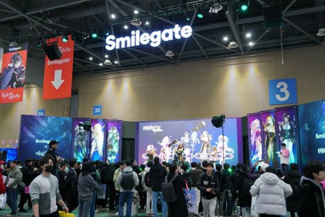 AGF 2025 메인스폰서인 스마일게이트는 인기작 에픽세븐과 신작 미래시를 출품했다.