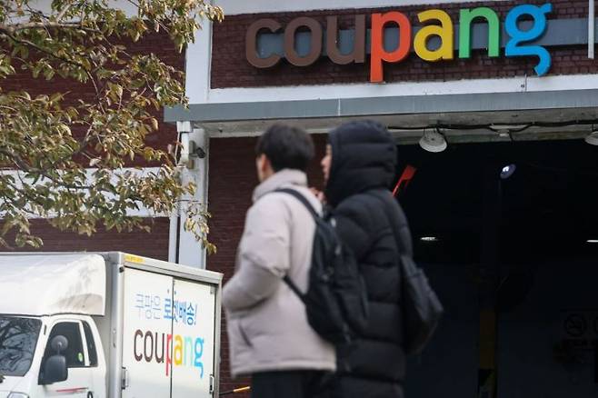 국내 이커머스 1위 업체 쿠팡에서 약 3천400만건에 이르는 대규모 개인정보가 유출된 가운데 2일 서울 시내 한 쿠팡 물류센터의 모습. 연합뉴스