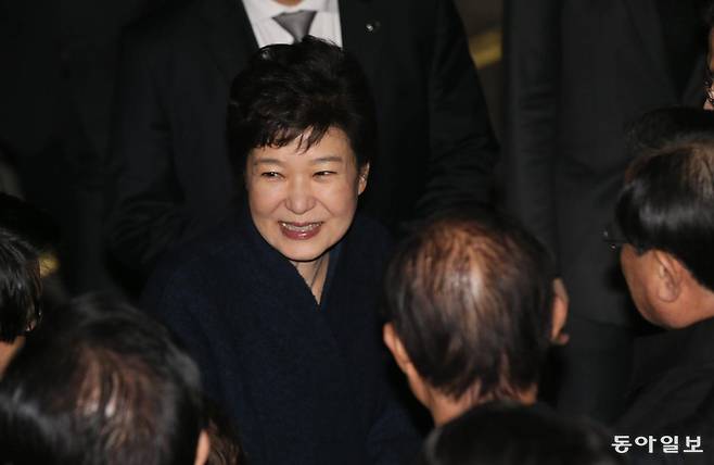 2017년 3월 헌법재판소의 파면 결정 뒤 청와대를 떠나 서울 강남구 삼성동 당시 사저에 도착한 박근혜 전 대통령. 동아일보 DB