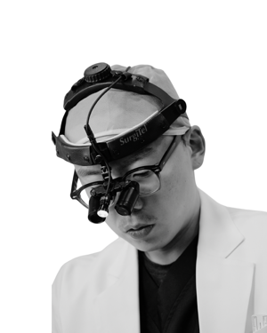 모발 이식과 탈모 치료를 전문으로 하는 모건피부과의원에서 탈모 치료와 두피 문신을 전문으로 하는 주지훈 원장. 탈모와 저속노화를 다루는 유튜브 채널 모아시스에도 출연하며 두피 문신에 대한 올바른 정보와 부작용, 한계를 가감없이 알리며 환자들의 권익 향상에 앞서고 있다. 사진 제공: 모건피부과의원