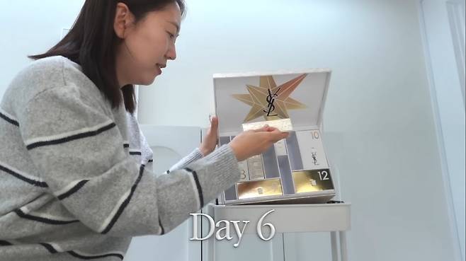 한 유명 유튜버의 어드벤트 캘린더 언박싱 영상. 사진=유튜브 캡처