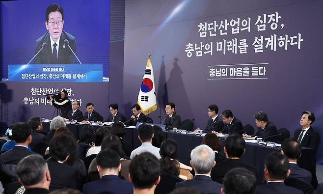 이재명 대통령, 충남 타운홀미팅 토론 주재 / 사진=연합뉴스