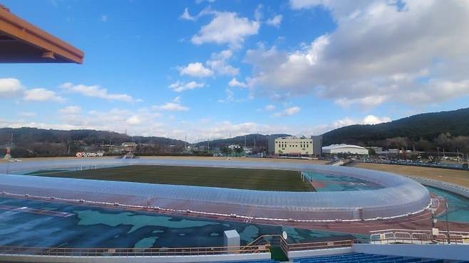 서산시 종합운동장 동계 비닐 터널 [온라인 커뮤니티 갈무리]