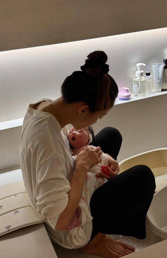 [서울=뉴시스] 이시영과 딸의 모습. (사진=이시영 인스타그램 캡처) 2025.12.06. photo@newsis.com *재판매 및 DB 금지