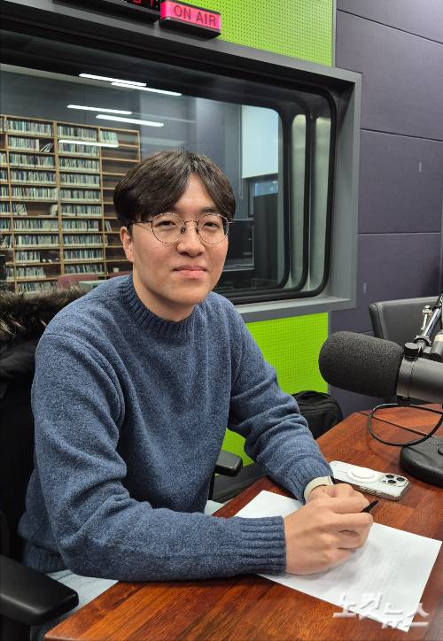 강원CBS.강원영동CBS 시사프로그램 <최진성의 위클리오늘>에 출연한 강원연구원 정영호 연구원. 강민주 PD